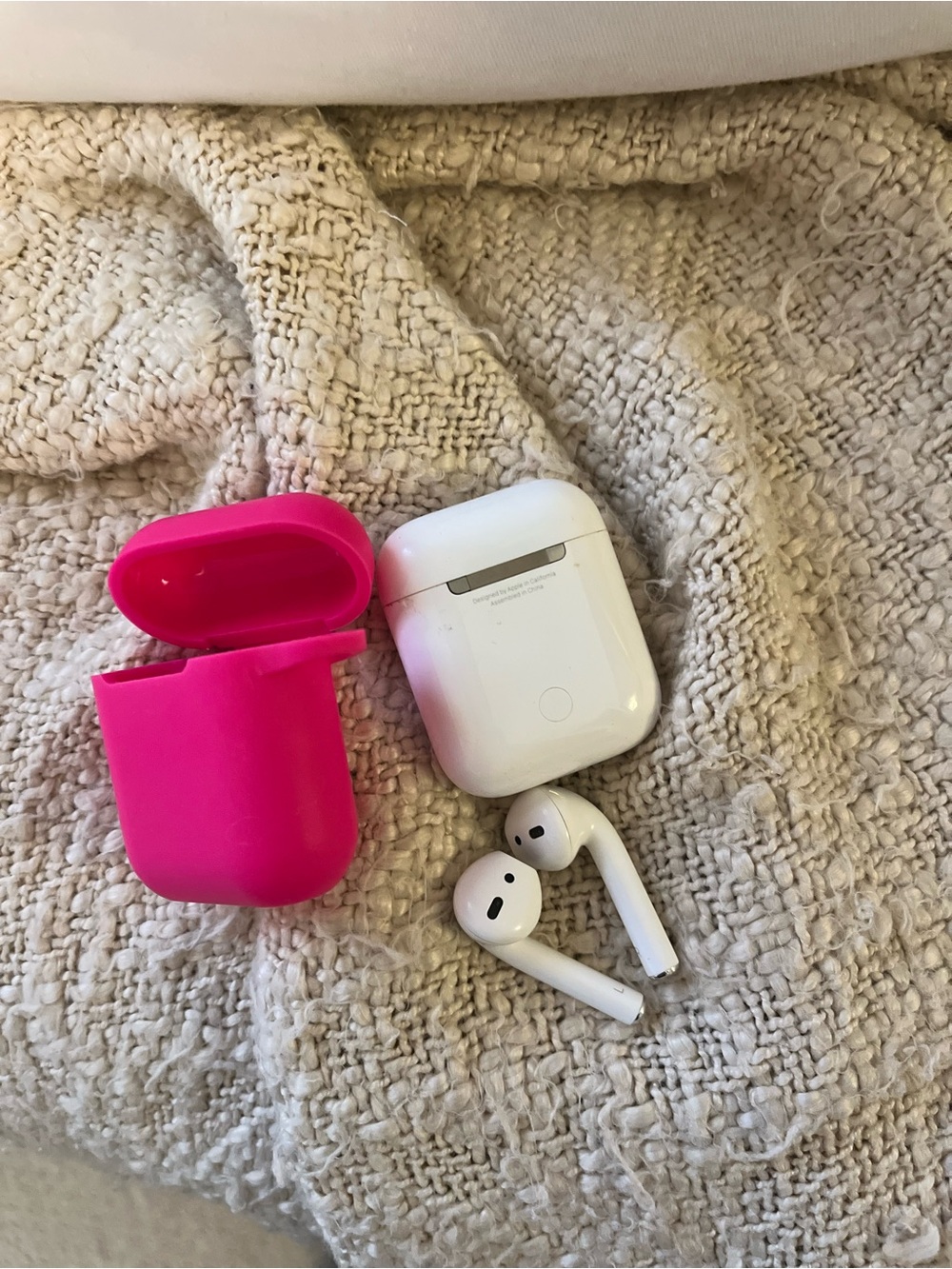Apple Second Generation Wireless Earbuds with Hot Pink Silicone Case